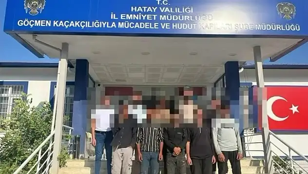 4 kişilik araca 9 göçmen sığdırdı: Rekor cezadan kaçamadı!