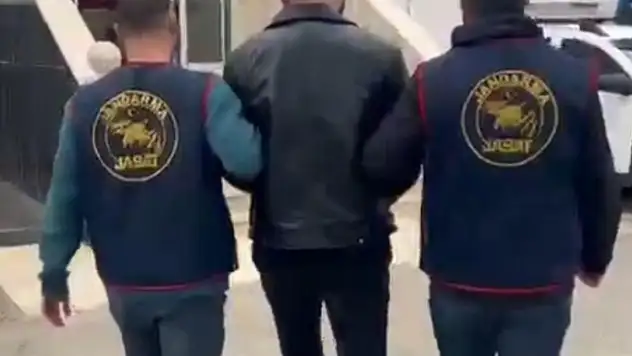 41 yıl hapis cezasıyla aranıyordu: Yakayı ele verdi!