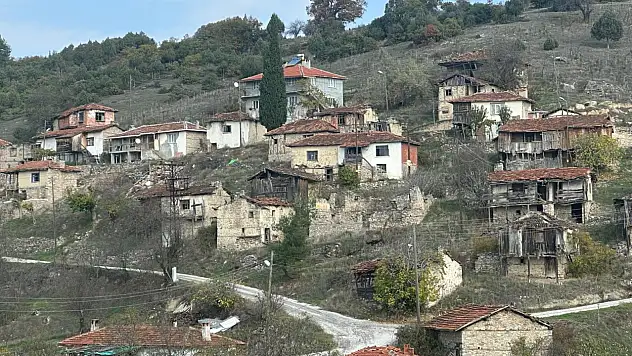450 yıllık köyde dumanı sönmeyen 3 hane kaldı