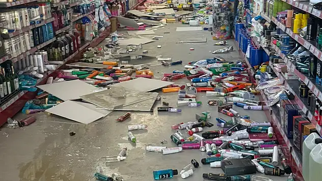 5.1'lik depremin yeni görüntüleri ortaya çıktı: Marketlerde raflar yıkıldı, duvarlar çatladı