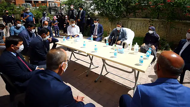 Bakan Kurum'dan Oflaz ailesine taziye ziyareti