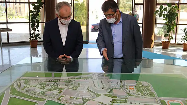 KTÜN Rektörü Özçelik'ten NEVÜ Rektörü Aktekin'e Ziyaret 