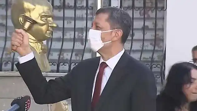 Derslere katılım oranı azalıyor! Öğrenciler okuldan neden soğudu?