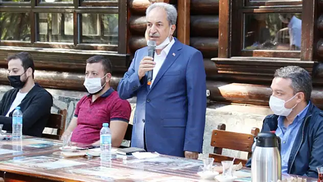 Konya'nın Akşehir Belediye Başkanı Salih Akkaya mühendis, mimar ve müteahhitlerle buluştu