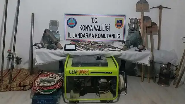 Konya'da ormanlık alanda kazı yapan define avcıları suçüstü yakalandı