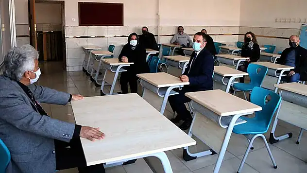 Konya Meram Anadolu Lisesi mezunları 23 yıl sonra okullarını güzelleştirdi