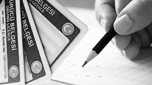 Bu da sınav çetesi! Konya'da başkalarının yerine sınava giren 4 kişiyi öğretmen yakaladı