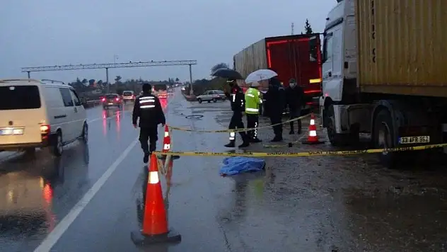 Böyle vicdansızlık görülmedi! Antalya'da yayaya çarpan sürücü aracını kontrol edip kaçtı