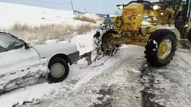 Hüyük Belediyesi yolları açık tutabilmek için yoğun çaba sarfediyor