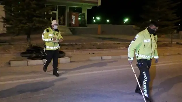 Konya'da refüje çarparak savrulan motosikletin sürücüsü yaralandı