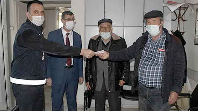 Karapınar'da bulduğu parayı sahibine teslim etti