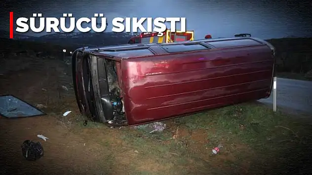Konya'da seyir halindeki minibüs kontrolden çıkarak devrildi! Sürücü sıkıştı