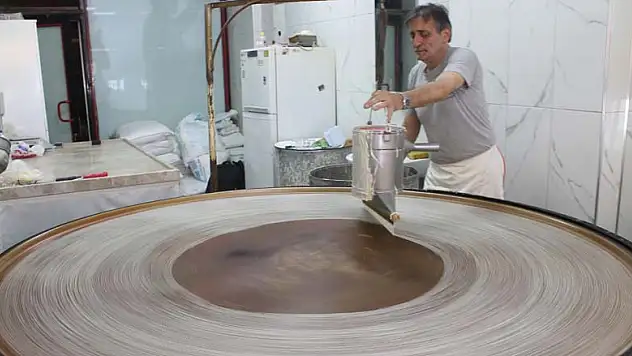 Konya'da geleneksel üretim tel kadayıfta bayram öncesi hareketliliği