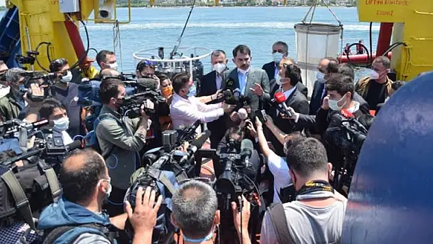 Murat Kurum deniz salyası temizleme çalışmalarını yerinde inceledi! 91 noktadan numune alındı