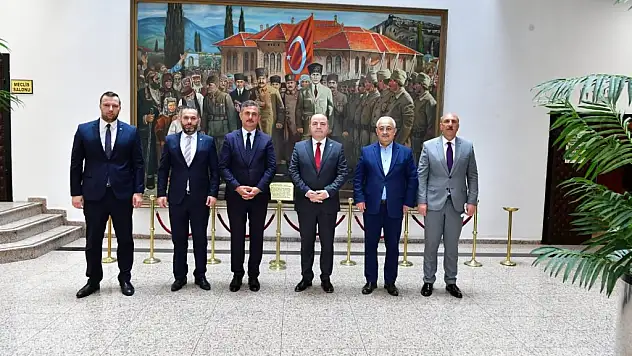 Ankara'da siyasi hareketlilik devam ediyor! Partiler sahada