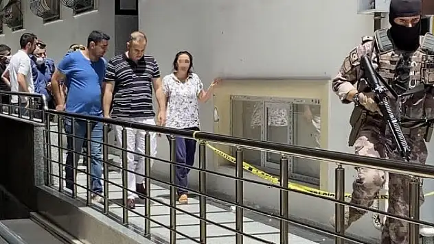 Esenyurt sokakları şok edici olaya sahne oldu! Bir kadın kendisinden ayrılmak isteyen sevgilisini rehin aldı