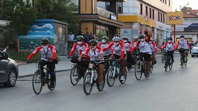 Büyük Taarruz Bisiklet Turu'nda yola çıkan sporcular Konya'ya geldi