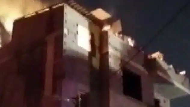 Madde bağımlısı genç evi ateşe verdi