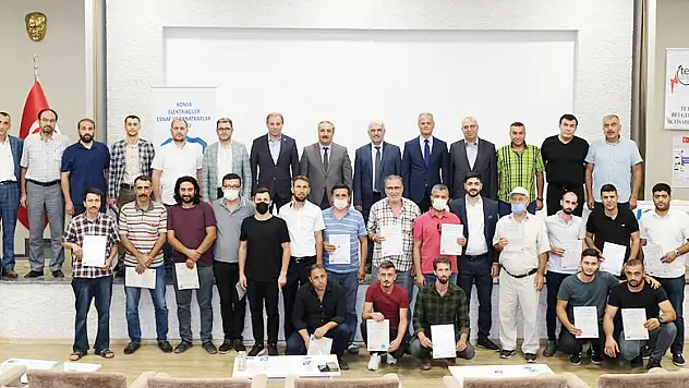 Mesleki yeterlilik belgelerini aldılar