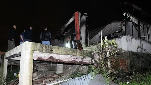Alevler içerisinde kalan tek katlı evin içerisinde hayatını kaybetti