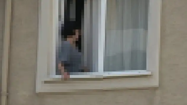 Eşini bıçakla rehin aldı...Film sahnelerini aratmayan rehine operasyonu