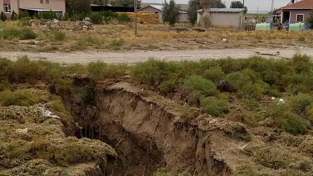 Konya'da Dev Yüzey Yarığı Oluştu