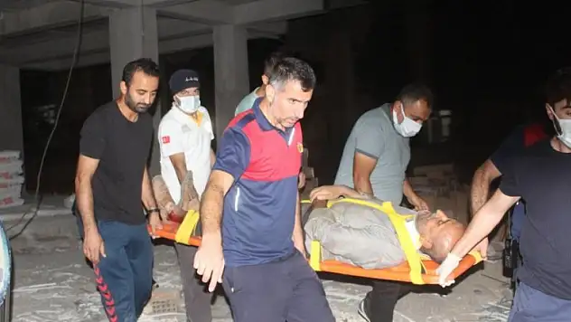 Asansör boşluğuna düşen kişi yaralandı