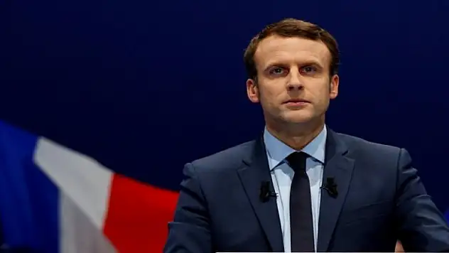 Macron'un Covid-19 sağlık kartı sosyal medyaya sızdı