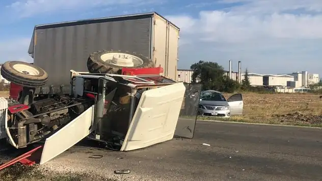 Traktöre arkadan çarptı: 4 yaralı