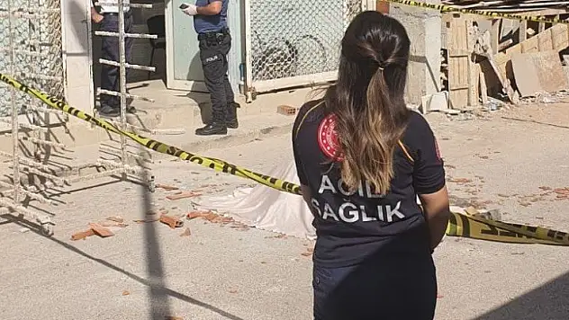 İnşaattan beton zemine düşen adam hayatını kaybetti