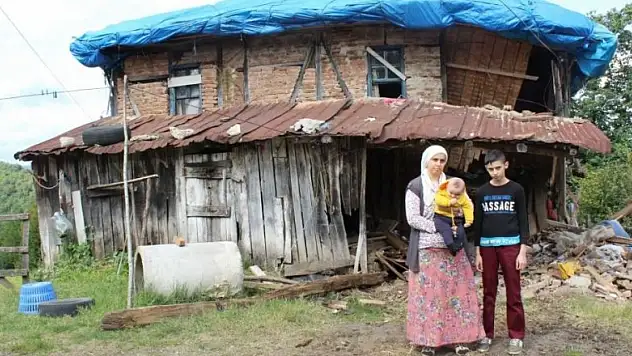 Evlerine çarpan traktör bir aileyi yuvasız bıraktı