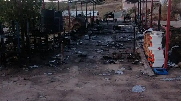 Konya'da kimyasal boya bulunan çadırda çıkan yangın çıktı