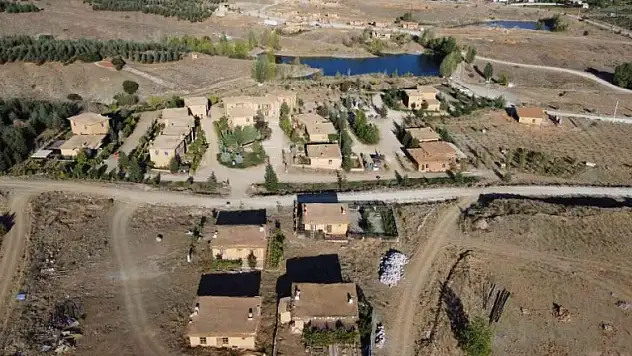 Sonsuz Şükran Köyü'ne ev yaptıran yönetmen Taşdiken, yılın yarısını köyünde geçirecek