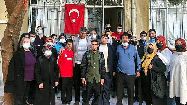 Gönülleri bir