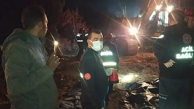 Kamyon yükünü boşaltırken uçuruma yuvarlandı: 2 ölü