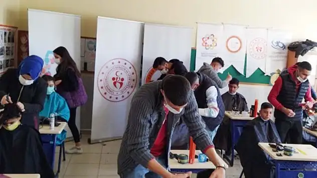 Cihanbeyli'de okullarda kuaför hizmeti