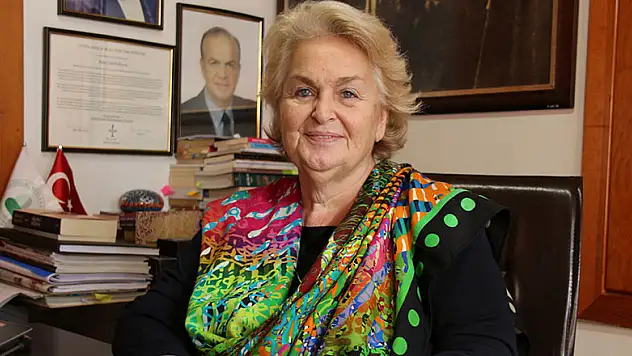 Hazreti Mevlana'nın 22. kuşaktan torunu Esin Çelebi Bayru'dan 'sevgi' mesajı