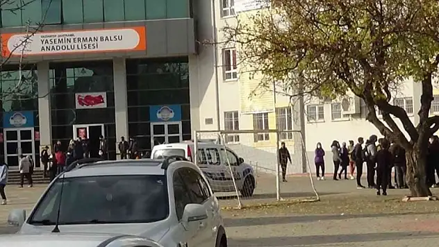 Ders arasında okulun penceresinden atlayan kız öğrenci yaralandı