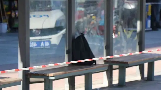 Otobüs durağında unutulan çanta kontrollü patlatıldı