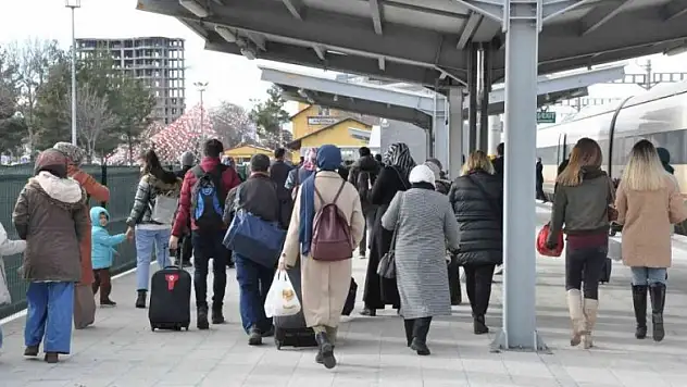 Karaman'da Yüksek Hızlı Trene yoğun ilgi