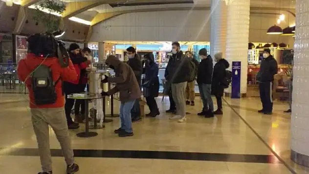 3 bin kişi AVM'de sabahladı