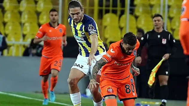 Başakşehir, Fenerbahçe'yi Kadıköy'de devirdi!
