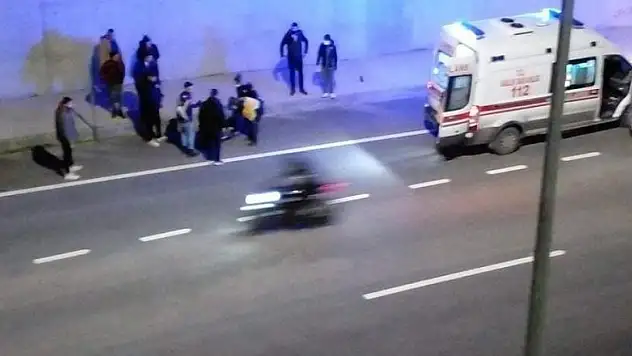 Kaldırıma çarptı, 30 metre sürüklendi