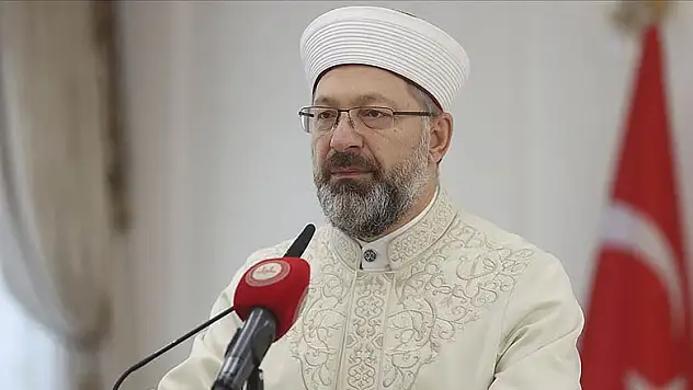 Erbaş: İnsani değerlerin örselendiği günümüzde insanlığın yeniden dirilişi için Miraç Gecesi büyük bir imkandır