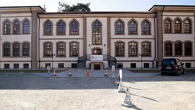 Tarihi binadan Konya'yı kapsayan eğitim