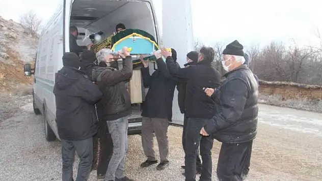 Otel odasında ölü bulunan genç kız Konya'da  son yolculuğuna uğurlandı