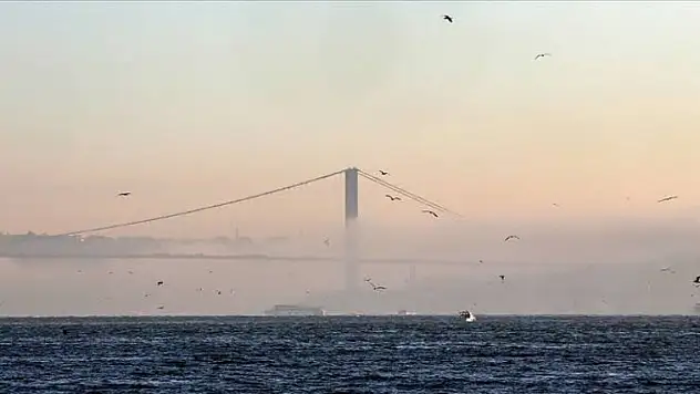 İstanbul Boğazı'nda gemi trafiği askıya alındı