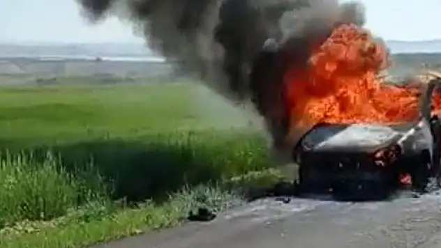 Otomobil alev topuna döndü