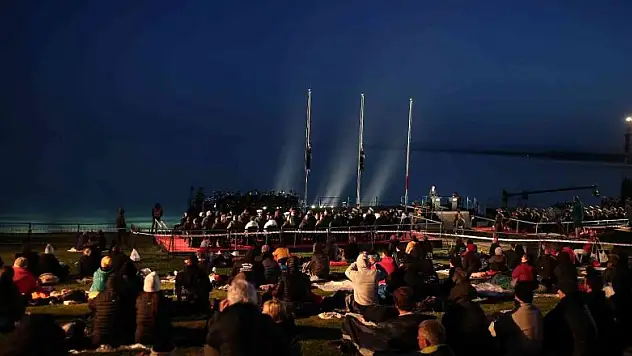 Anzaklar 'şafak ayini' ile atalarını andı