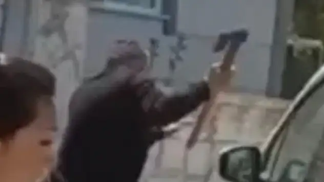 Polis komşusuna baltayla işte böyle saldırdı